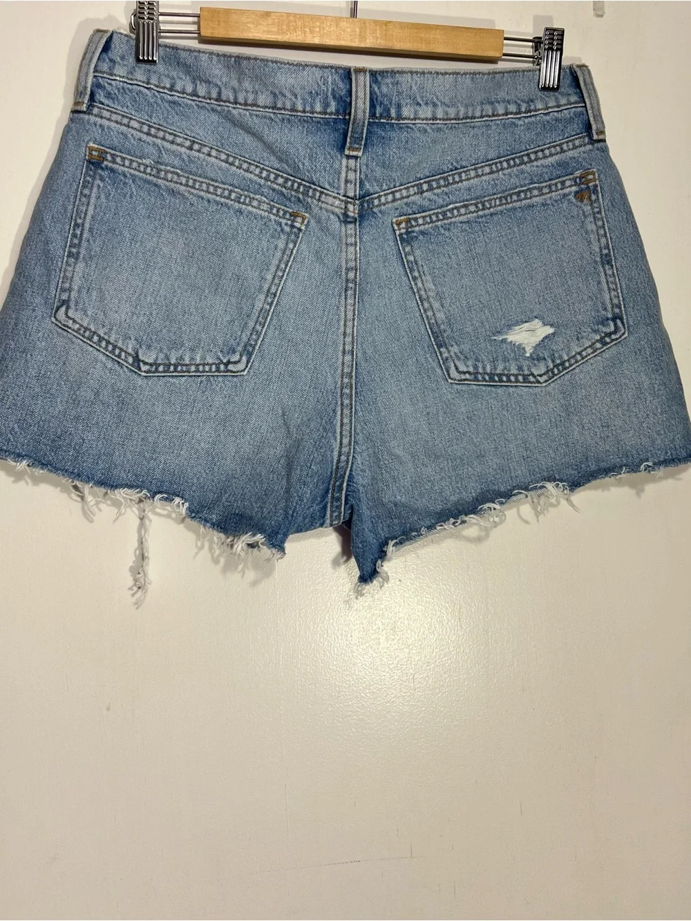 NWT Madewell Light Wash relaxed denim shorts mid rise size W28